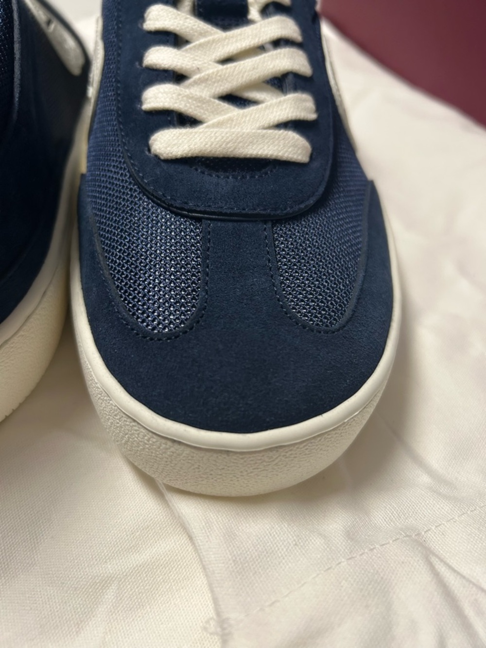 **AUTHENTIC** Gucci men’s sneakers w/box, dust bags, and extra laces!! - Picture 10 of 11